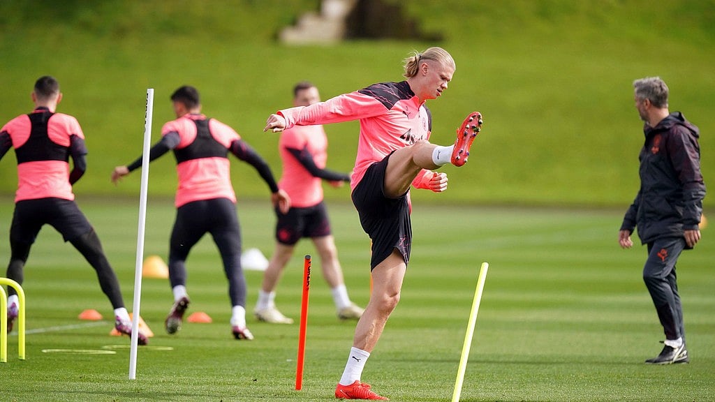 Manchester City's Erling Haaland takes part in a training session at the City Football Academy, in Manchester, England, Monday April 8, 2024, ahead of a Champions League Quarter final, leg 1 soccer match against Real Madrid on Tuesday.  - (Mike Egerton/PA via AP)


