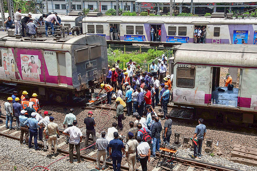 PTI : Services on the Harbour line were badly affected during the morning peak hours due to bunching of trains. 