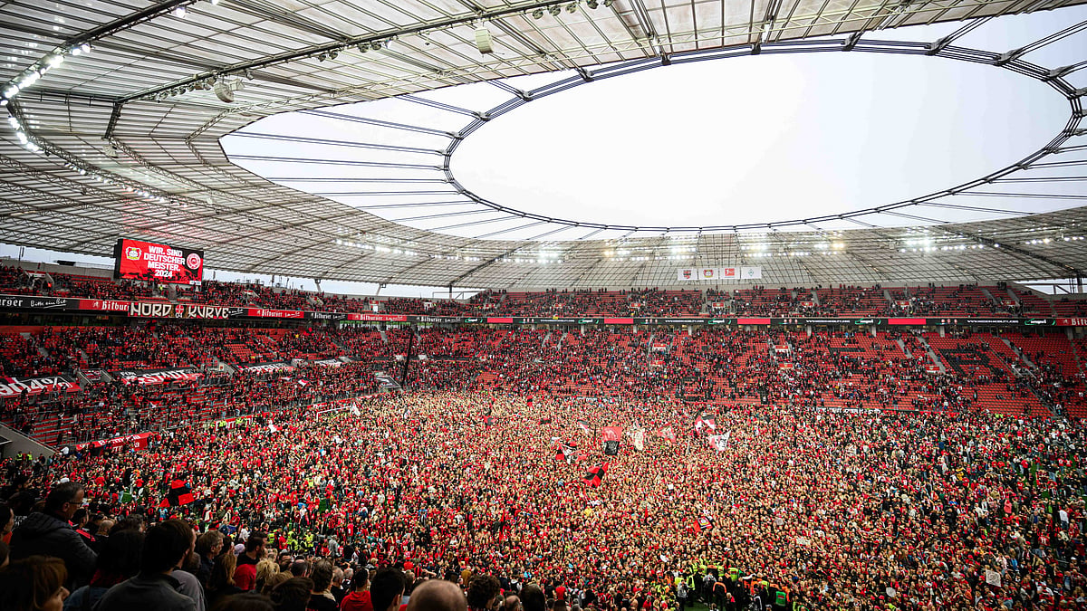 Fans storm the ground after Bayer Leverkusen's Bundesliga victory - X/@bayer04_en