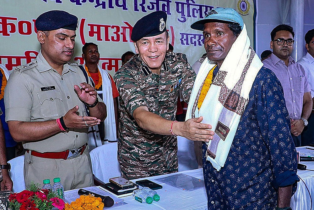 Maoist rebels surrender in Jharkhand