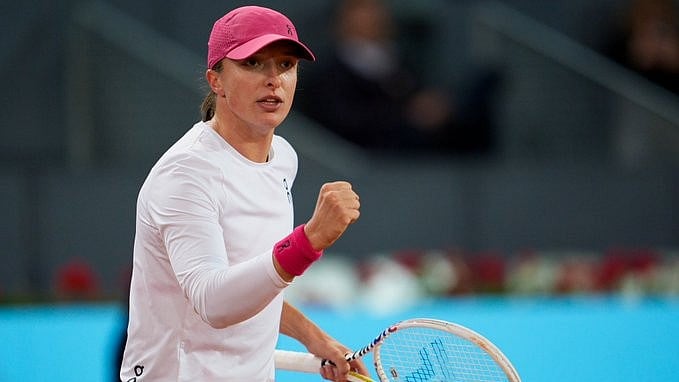X | MMOPEN : Iga Swiatek in action during the round of 32 at the Madrid Open 2024. 