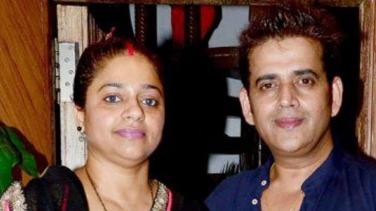 Instagram : Ravi Kishan with his wife