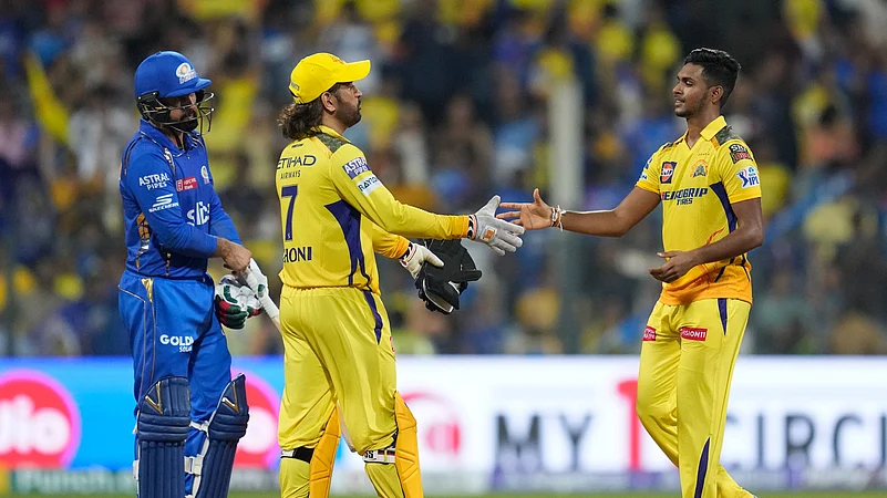 matheesha-pathirana-ms-dhoni-chennai-super-kings