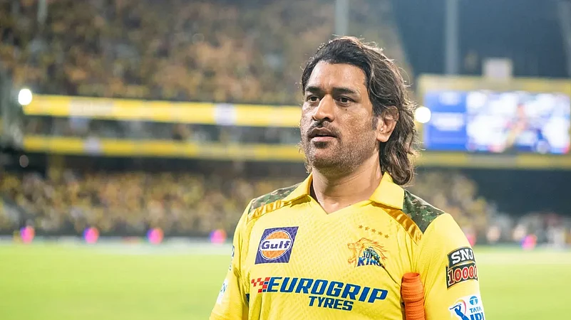 MS Dhoni injury update