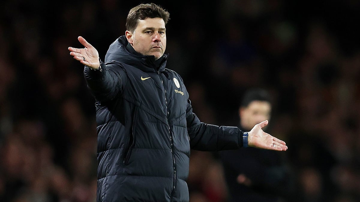 Mauricio Pochettino looks on during Chelsea's 5-0 defeat.