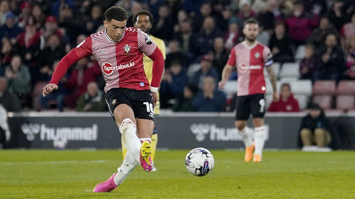 Andrew Matthews/PA : Che Adams scores his and Southampton’s second goal of the game.