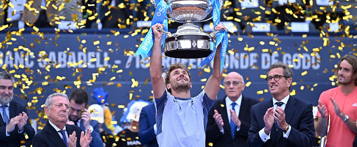 AP : Casper Ruud lifts the Barcelona Open trophy. 