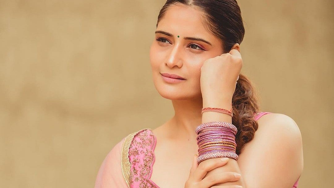 Instagram : Arti Singh 