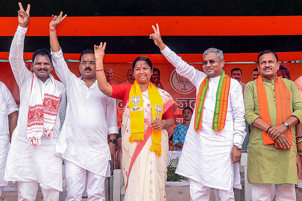 LS Polls: Geeta Koda files nomination