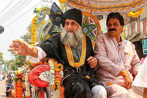 Hindu family takes Shahar Qazi to Eidgah