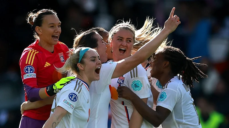 X/@UWCL