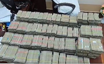 X/@KumaonJagran : Seizure of unaccounted-for cash in Noida crosses Rs 1 crore mark |
