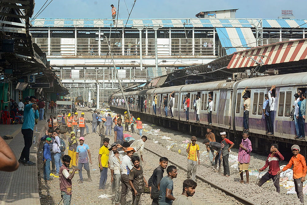 Extension of platforms in Thane railway station