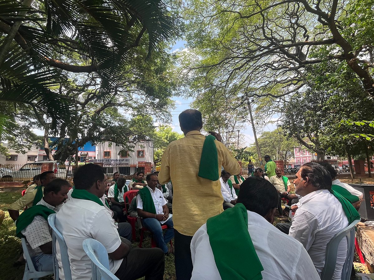 Farmers from South Karnataka gather near Kuvempu park in Mysuru ahead of polling in phase two to discuss ongoing water woes - Anisha Reddy/Outlook