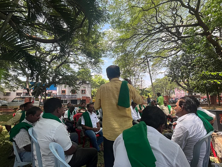 Farmers from South Karnataka gather near Kuvempu park in Mysuru ahead of polling in phase two to discuss ongoing water woes - Anisha Reddy/Outlook