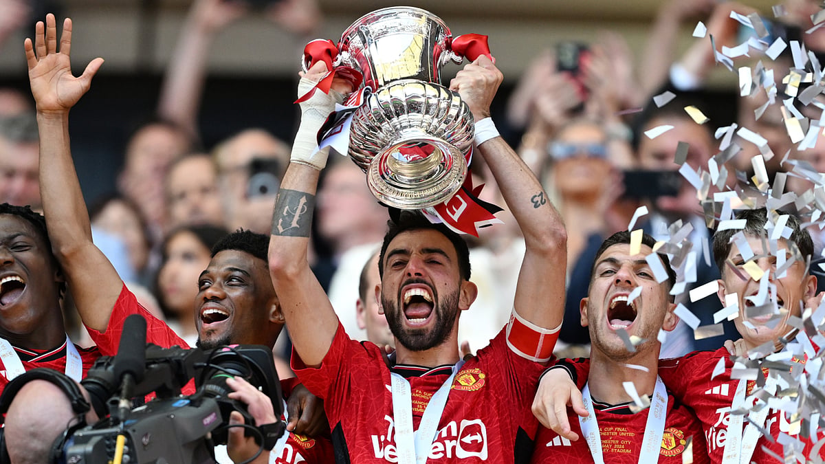 Bruno Fernandes lifts the FA Cup. - null