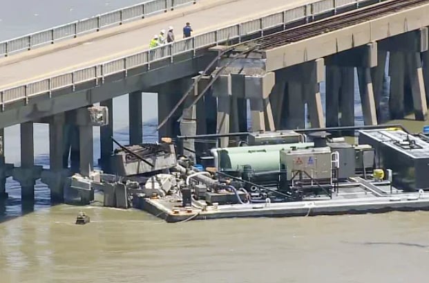 KPRC : Pelican Island Bridge In Galvestone, Texas Hit By Barge