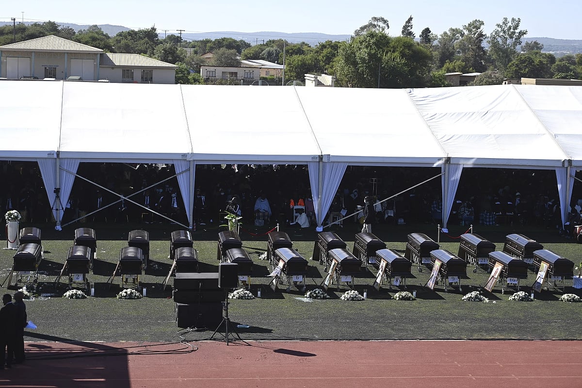 AP : A mass funeral was held in South Africa's Botswana |