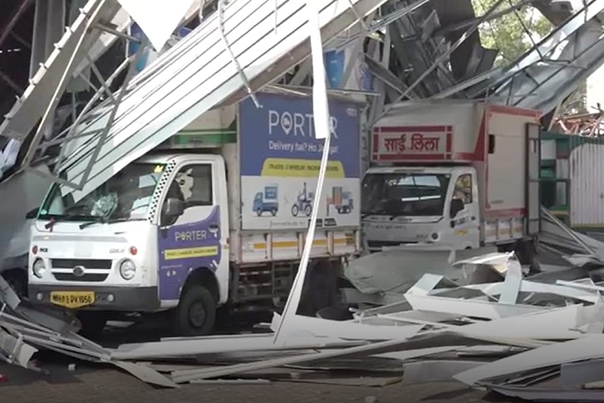 Mumbai rain hoarding collapse_photo_1