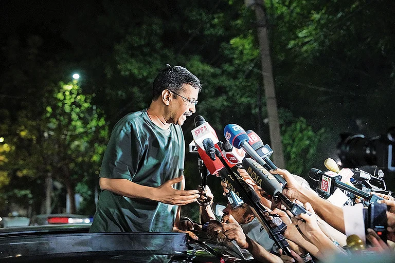 High Stakes: Arvind Kejriwal addresses a crowd outside his house after being released on interim bail - Photo: Animikh Chakrabarty
