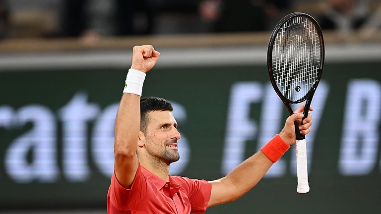 Novak Djokovic defeated Roberto Carballes Baena 6-4, 6-1, 6-2 - X/@RolandGarros