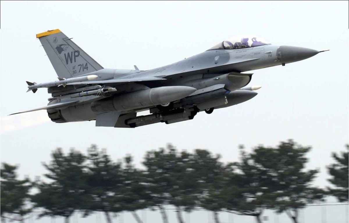 AP : KF-6 Fighter Jet drops bomb by mistake