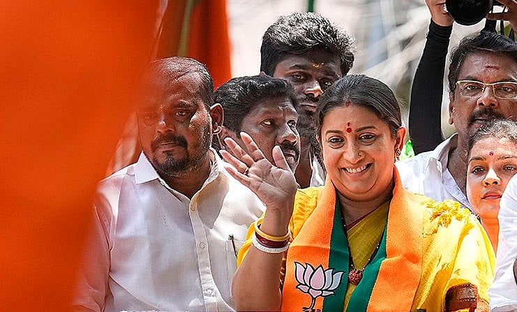 | Photo: PTI/R Senthilkumar : Smriti Irani holds roadshow in Chandni Chowk 