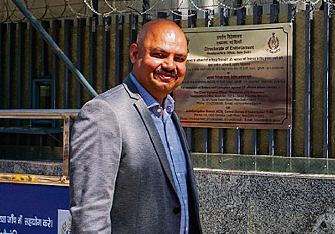 X : Delhi Police brings back Bibhav Kumar from Mumbai | 