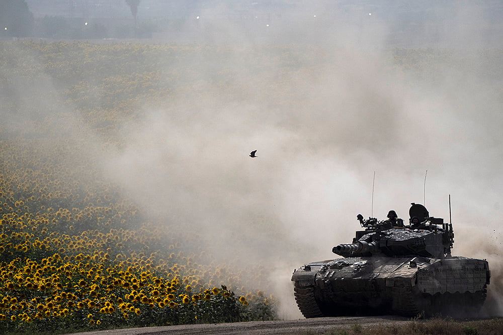 Palestinians flee from Rafah Photo_3