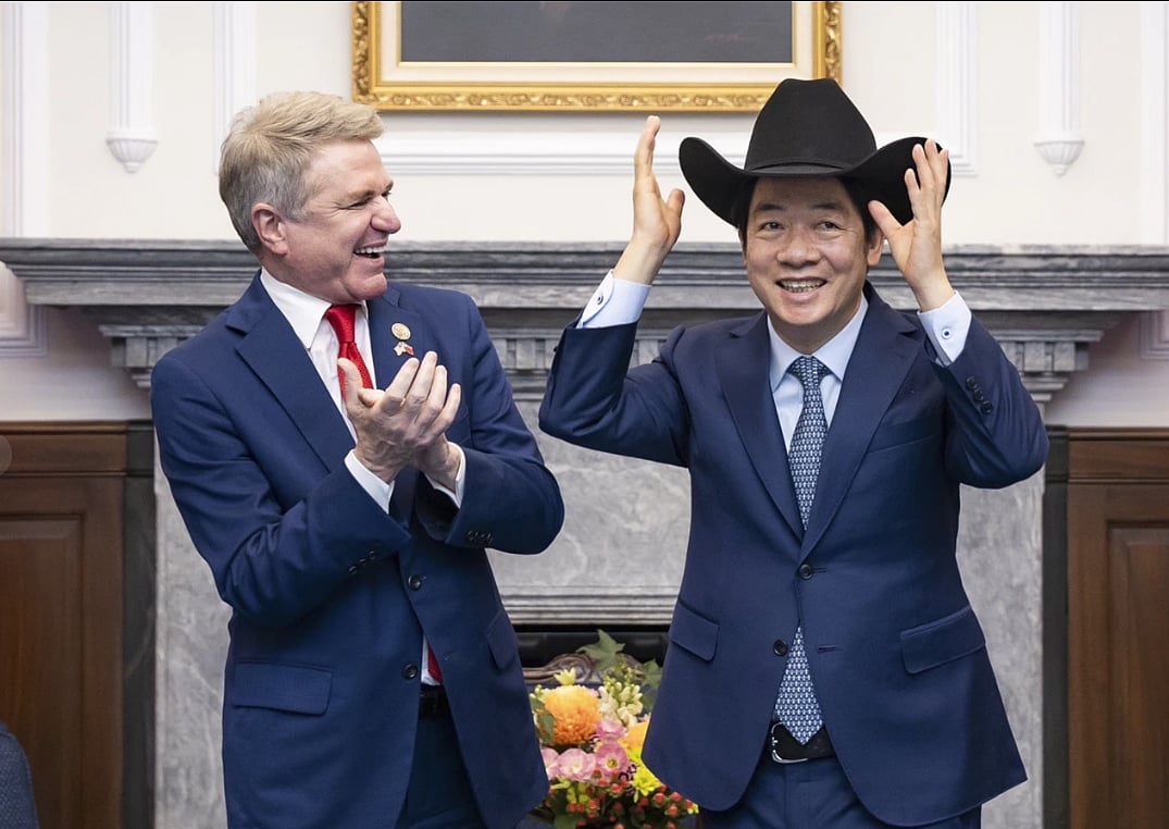 Chinese Premier Li Qiang met South Korean President Yoon Suk Yeol and Japanese Prime Minister Fumio Kishida in Seoul in what was their countries' first such trilateral meeting | - AP