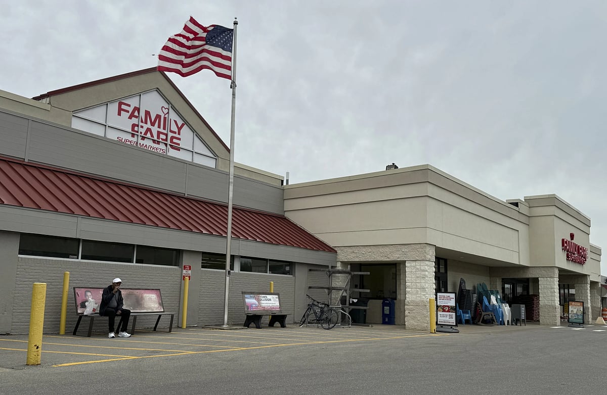 AP : Family Fare grocery store in Midland