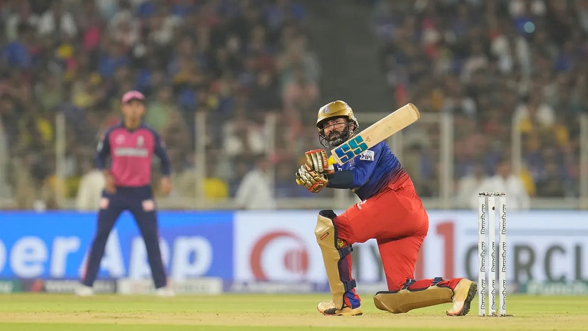 Dinesh Karthik of Royal Challengers Bengaluru in action during the eliminator match against Rajasthan Royals in IPL 2024 on May 22, at the Narendra Modi Cricket Stadium in Ahmedabad.  - BCCI 