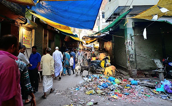 Garbage in varanasi road_photo_1