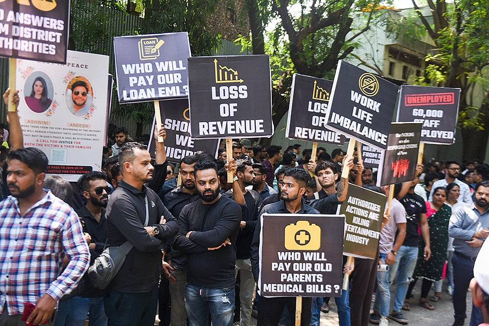 Pubs staff protest