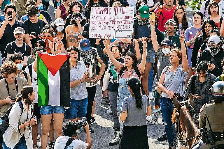 The Unrest Is Spreading Across USA’s Campuses: A pro-Palestinian protest at the University of Texas in Austin on April 24, 2024 - Photo: AP