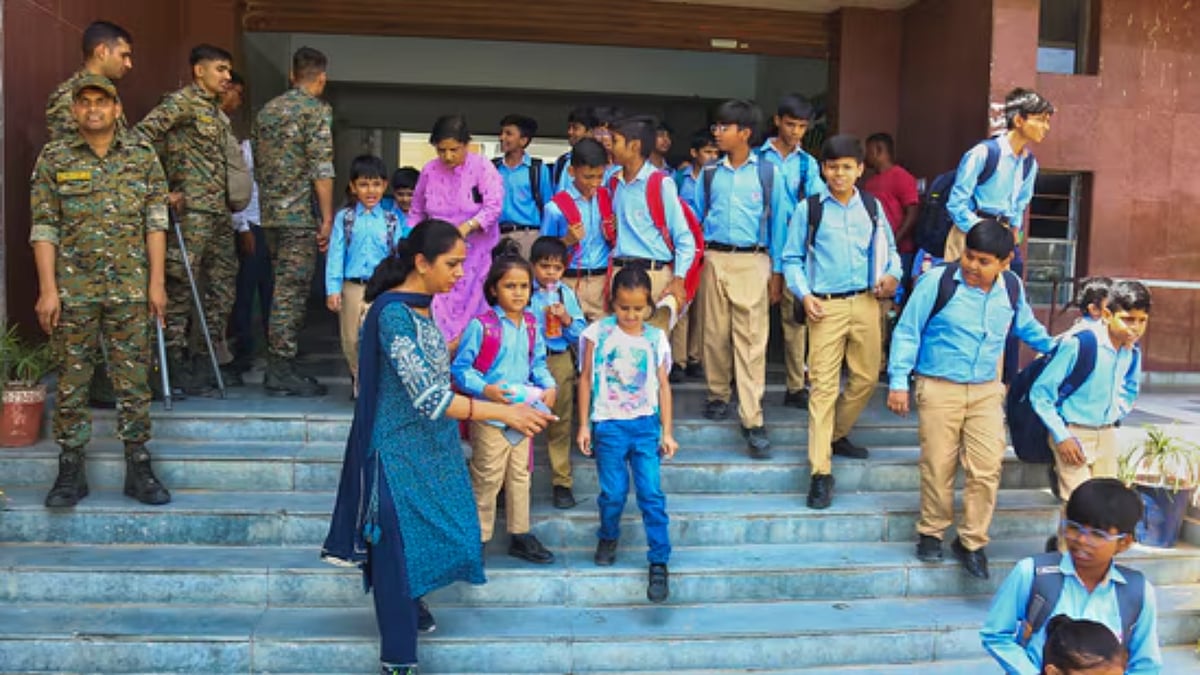 PTI  : Kanpur Schools Receive Bomb Threat Emails, Probe Underway