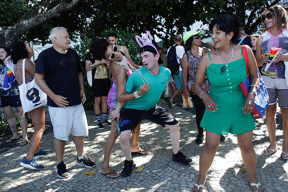 Madonna fans dance