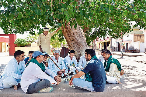Farmers discuss their woes in Sirsa