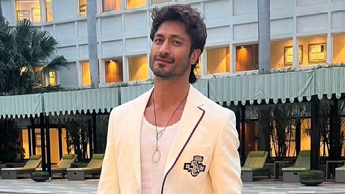 Instagram : Vidyut Jammwal