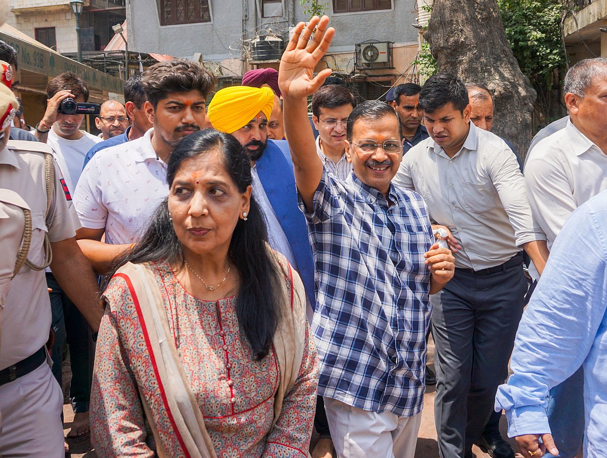 PTI : Arvind Kejriwal addressing his party workers at the AAP headquarters |