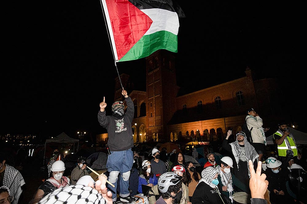 Photo: AP/Ethan Swope : Israel Palestinians Campus Protests