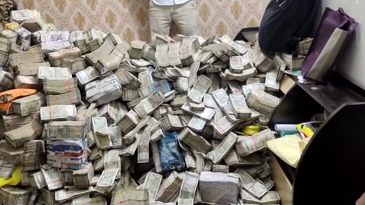 PTI :  
ED recovers cash during raids in Ranchi
