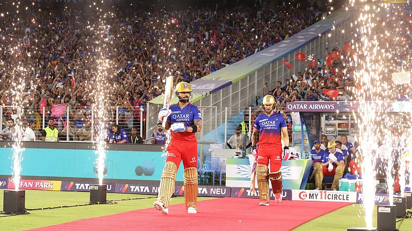 virat kohli entry X @RCBTweets
