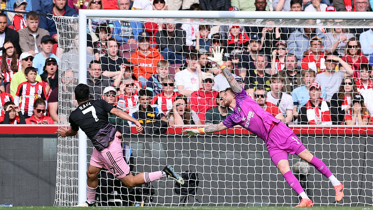 Raul Jimenez somehow lifted a glorious chance over as Fulham missed a late opportunity against Brentford on Saturday. - null