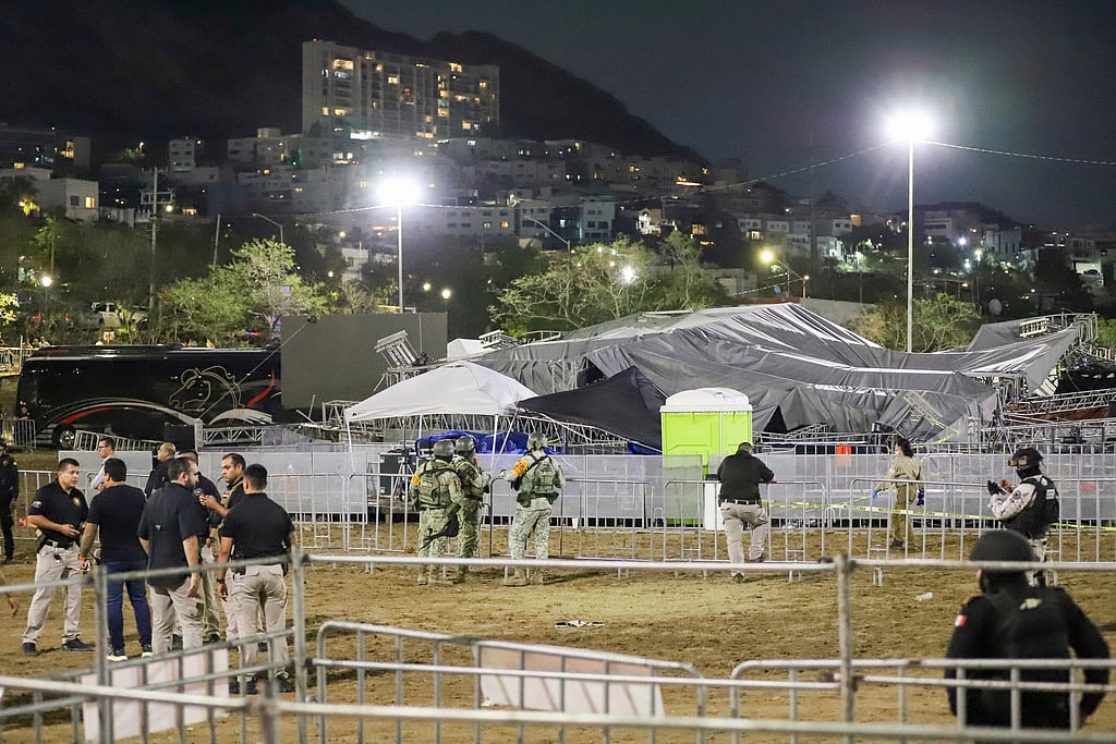 AP  : Mexico State Collapse: 9 Dead, 63 Injured 