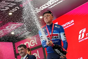 | Photo by Gian Mattia D'Alberto/LaPresse via AP : Tim Merlier wins third stage of Giro d'Italia_2024