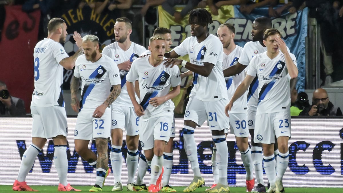 Inter Milan side celebrate a goal. - null