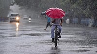 Southwest Monsoon Resumes Advance, Expected in Mumbai Within 48 Hours PTI : Southwest Monsoon Resumes Advance, Expected in Mumbai Within 48 Hours