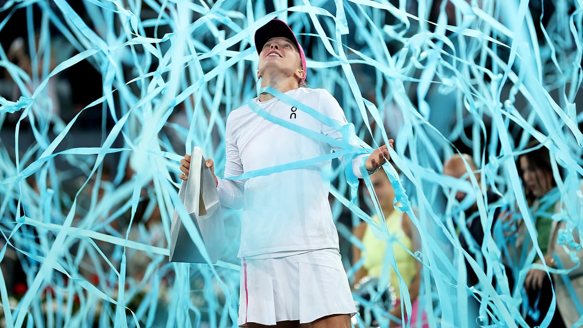 Iga Swiatek celebrates her Madrid Open triumph