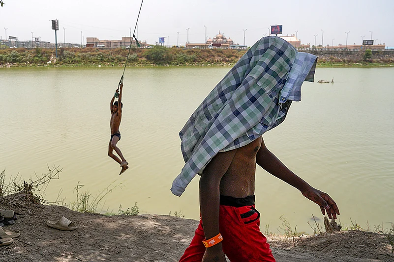 Temperature soars in New Delhi